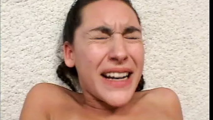 Genç Alman Kız, Sert Bir Videoda Birden Fazla Orgazm Yaşıyor