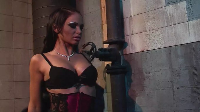 Retro Gay Fetişi: Büyük Bir Yarrağı Olan Bir Adamın Fantezisi Ve Boşalma