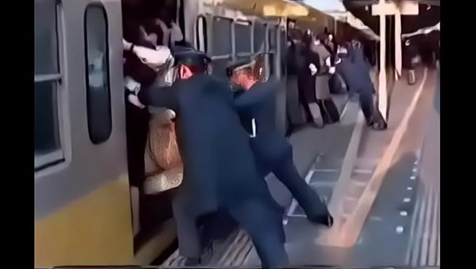 Tren, Halka Açık Seks Ve Göt Oyunu Için Harika Bir Yer.