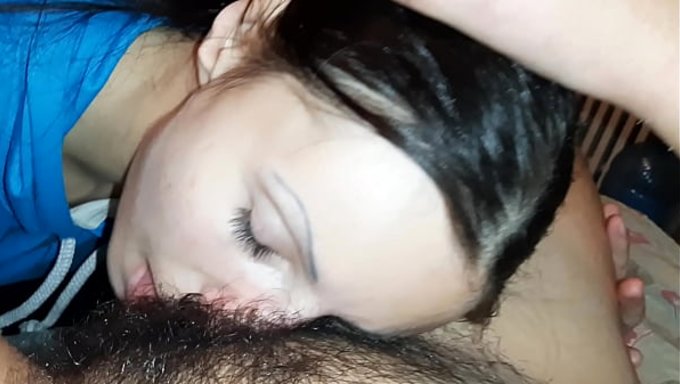 Dilimi Kıllı Amına Sürüp Onu Boşaltıyorum - Lesbian Illusion Girls