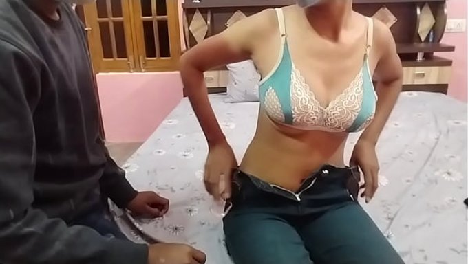 Desi Köy Kızı, Erkek Arkadaşıyla Açık Alanda Seks Yapıyor, Mms'E Yakalanıyor.