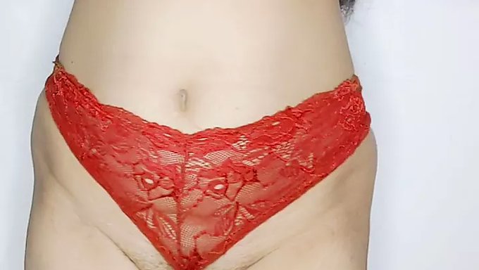 Asyalı Genç (18+) Büyük Memelerini Gösteriyor Ve Web Kamerasında Mastürbasyon Yapıyor