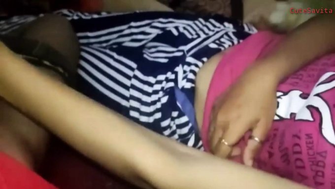 Asyalı Güzellik, Ev Yapımı Bir Videoda Büyük Bir Yarrağa El Işi Yapıyor