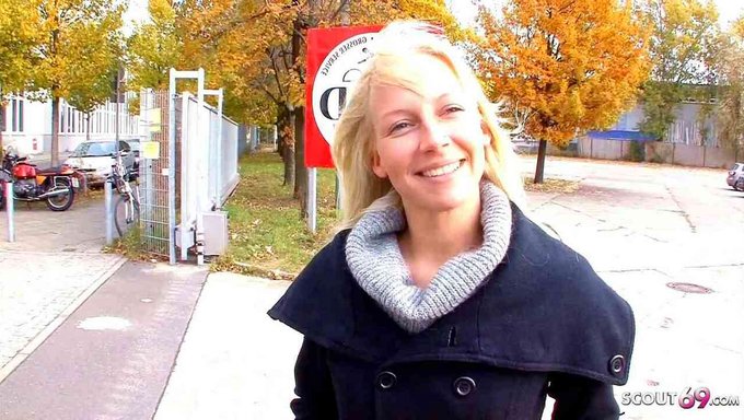 Üniversiteli Kız Seçmeleri Sırasında Sert Sikişiyor