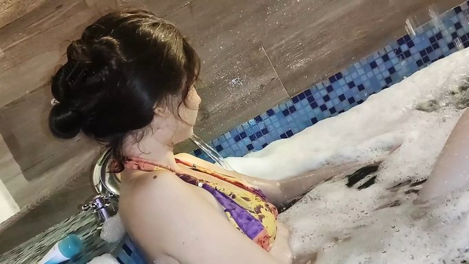 Arkadaşının Erkek Arkadaşıyla Sakso Ve Derin Boğaz