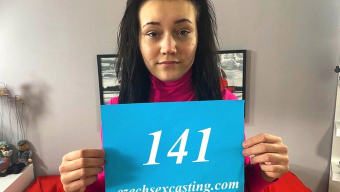 Sandra Zee Ve Göğüslü Gençlerle Casting Koltuk Eylemi