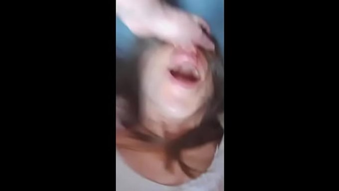 Gerçek Bir Aldatan Karı, Amına Sert Bir Alet Yiyor.