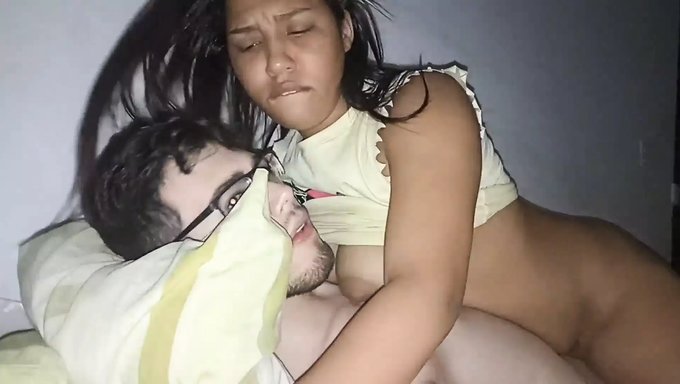 Büyük Doğal Göğüsler Ve Penis Cennette Yapılan Bir Eşleşme