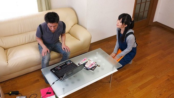 Japon Genç Sena Sakura, Büyük Bir Yarakla Ilk Deneyimini Yaşıyor