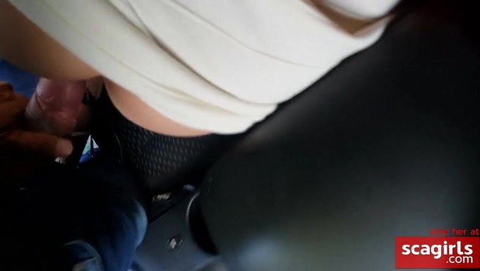 Yaramaz Bir Gençle Halka Açık Otoparkta Anal Ağrı