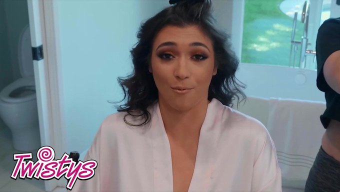 Azgın Kızlar Jenna Foxx Ve Brooklyn Gray, Yakın Bir Karşılaşmayı Paylaşıyorlar