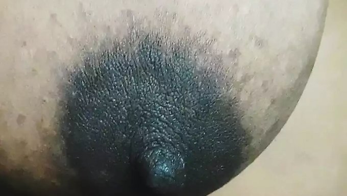 Büyük Göğüslü Rina'Nın Inanılmaz Orgazmı