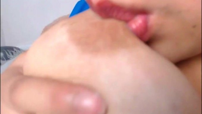 Büyük Meme Uçları Ve Büyük Göğüsler: Kolombiyalı Milf'In Doğal Göğüsleri