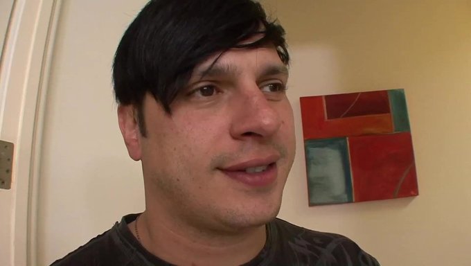 Siyah Genç Anthony Rosano, Ilk Videoda Beyaz Bir Adamla Birlikte Oluyor