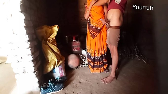 Hintli (Hindi) Amatör Karısı Büyük Siyah Bir Sik Tarafından Sikiliyor