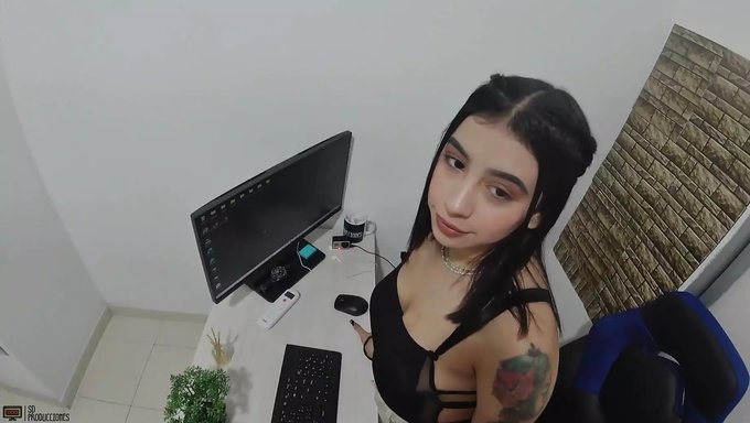 Blowjob Sevenler Bir Araya Geliyor! Büyük Doğal Göğüslü Sıcak Bir Bebek, Adamına Cömert Bir Sakso Çekerken Boşalıyor - Ispanyolca Pornosu