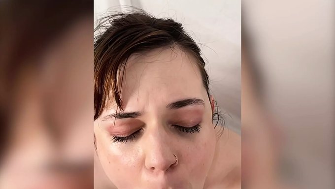 Elise Lee Yüzüne Boşalma Ve Grup Seks Alıyor