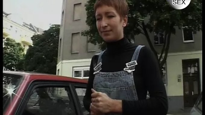 Büyük Popolu Alman Genç Kız Sana Sakso Çekiyor Ve Fisted Orgazm Oluyor