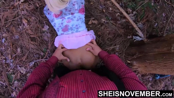 Halka Açık Siyah Üvey Kızı, Açık Havada Ortamda Sert Seks Yapıyor