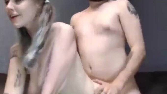 Amatör Webcam Çifti, Boşalmanın Keyfini Çıkarıyor
