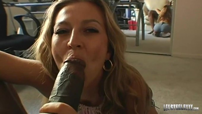 Karanlık Lord Lex Steele Ve Darian Ross Anal Seks Ve Oral Zevke Giriyorlar