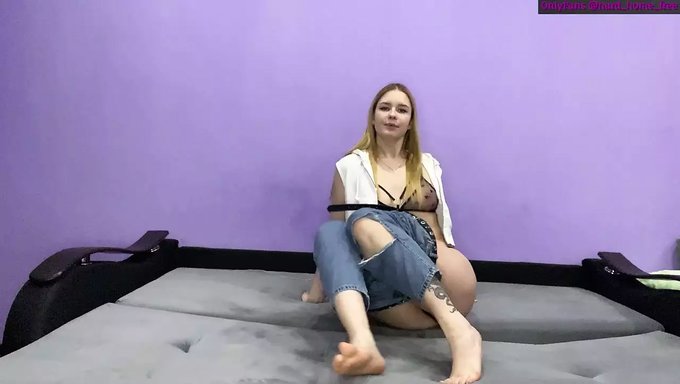 18+ Genç Kızın Yüzü Sikiliyor Ve Götü Sikişiyor