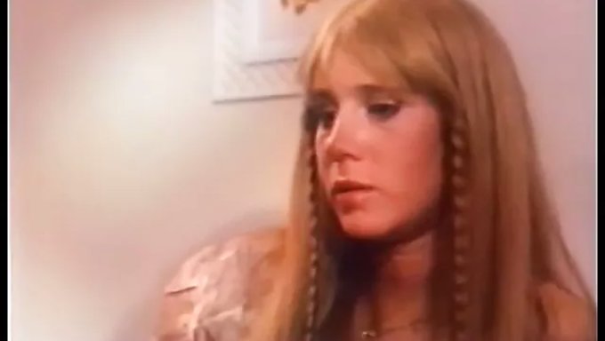 Tigr Tarafından Yapılan Retro Öğrenci Sharon Mitchell