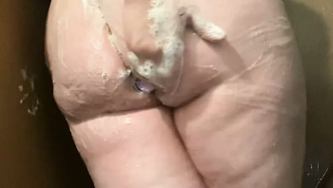 18+ Amerikan Genç, Banyoda Dildo Ile Ilk Anal Orgazmını Yaşıyor