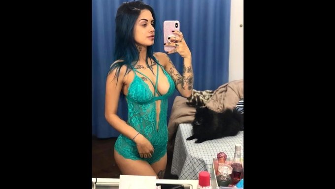 Tati Zaqui: Lezzetli Kıvrımlı Latin Güzeli