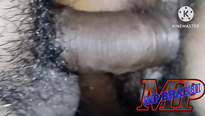 Büyük Göğüslü Genç Kızın Ağzı Spermlerle Doluyor