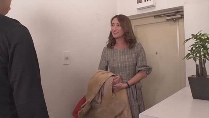 Rena: Yılbaşı Partisinde Ilişkisi Olan Bir Kocanın Karısıyla Yaşanan Ateşli Bir Kaçamak.