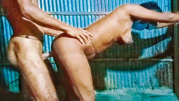 Büyük Popolu Ve Sıkı Amcığı Olan Desi Karısı Sikişiyor
