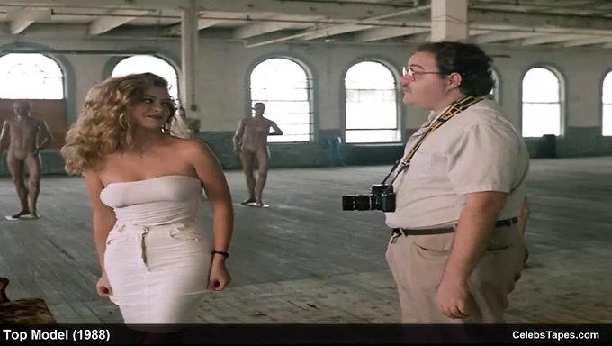 Sarışın Bebekler Jessica Moore Ve Laura Gemser Vintage Iç Çamaşırlarıyla