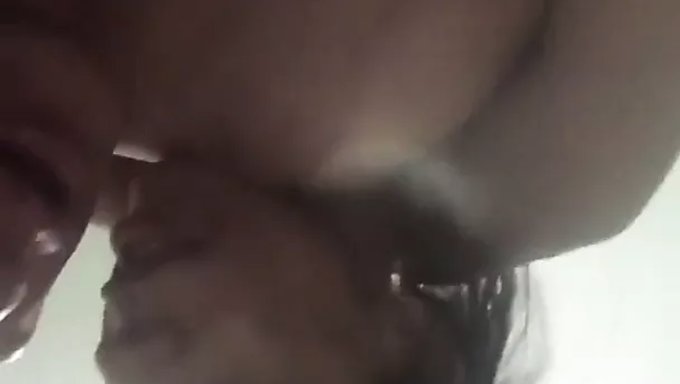 Devasa Kadın Adamı Yırtıp Döküyor