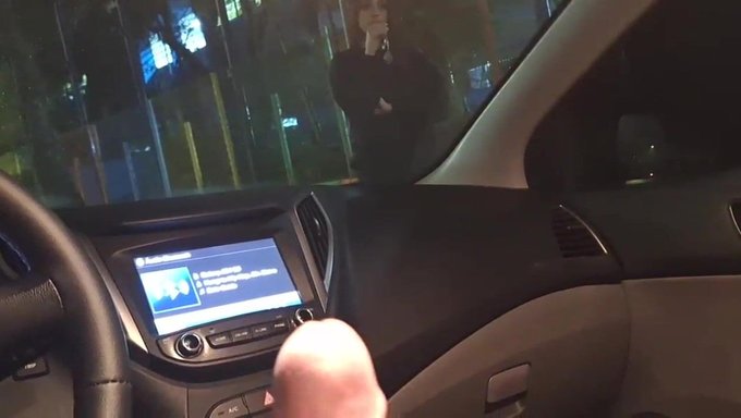 Gay Bir Adam, Tek Başına Bir Oyunla Meşgul Olur Ve Kirli Bir Şekilde Eğlenir