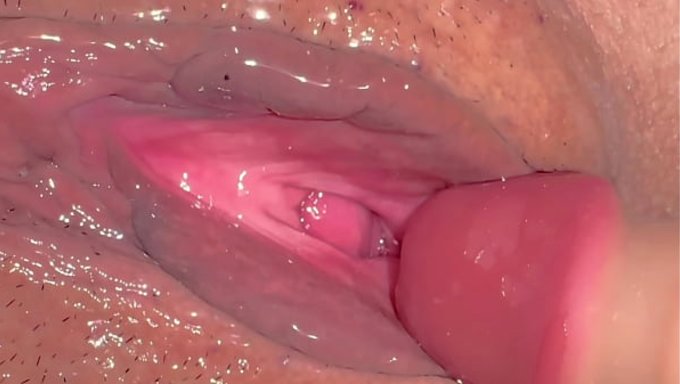 Bir Çift, Bu Ateşli Videoda Bakire Ve Dildo Ile Cadılar Bayramı'Nın Tadını Çıkarıyor.