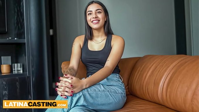 Kocaman Götüyle Latin Hatun Betina, Amerikalı Herifle Seçmelerde Fena Sikişiyor.